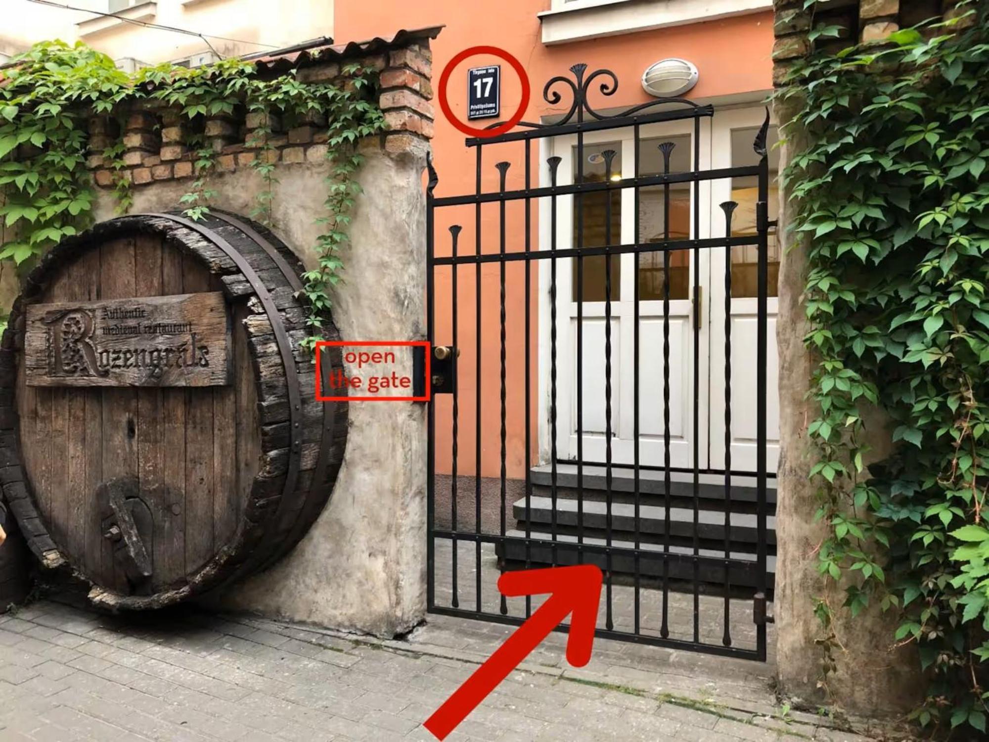 Lux-apartment In Medieval Part Of Old